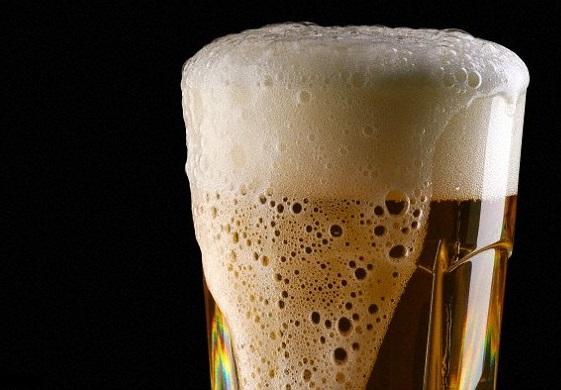 Bierschuim verminderen met magnetisch veld